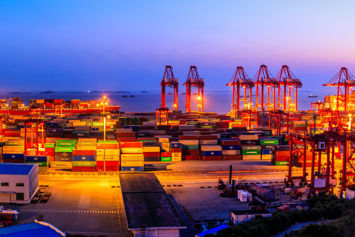 La croissance du commerce mondial devrait ralentir en 2023, selon l'OMC